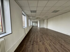 Office in Villeneuve-la-Garenne for lease Building Photo- Image 2 of 6