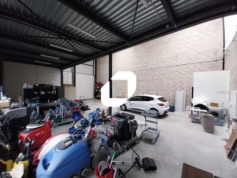 10 Boulevard De La Communauté, Buchelay for lease - Interior Photo - Image 3 of 9