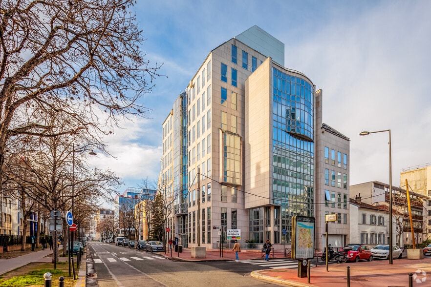 38 Rue Jacques Ibert, Levallois-Perret for lease - Building Photo - Image 2 of 4