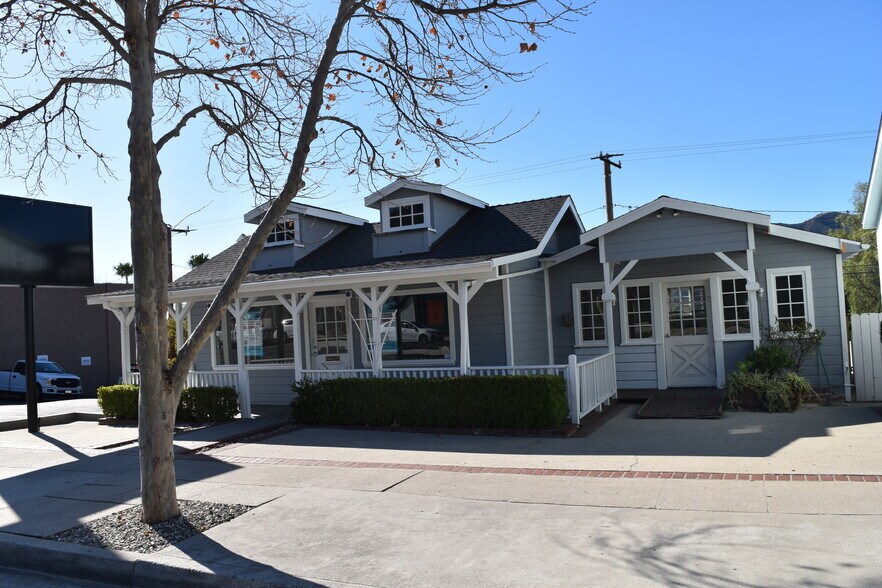 2926 Foothill Blvd La Crescenta Ca 91214 Loopnet Com