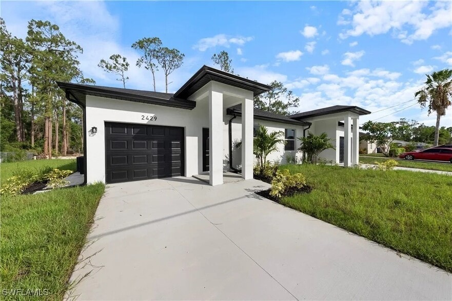 2429-2431 Lola Ave, Lehigh Acres, FL for sale - Primary Photo - Image 1 of 37