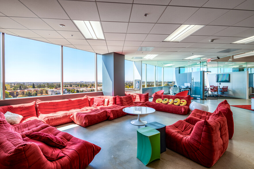 400 Corporate Pointe, Culver City, CA for lease - Interior Photo - Image 1 of 8