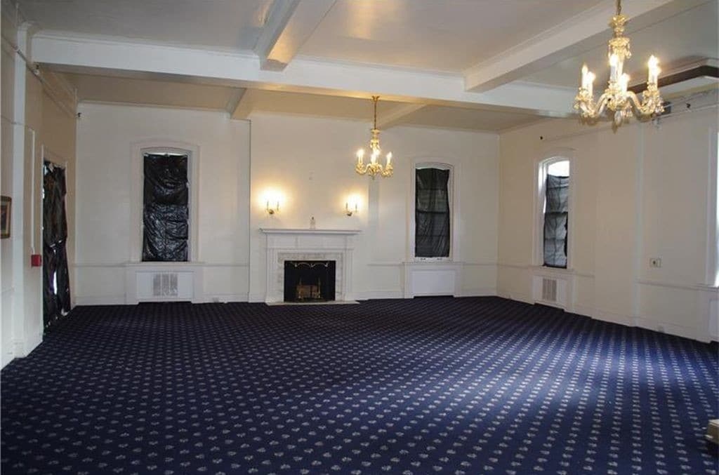 900 Rebecca Ave, Pittsburgh, PA for sale Interior Photo- Image 1 of 8