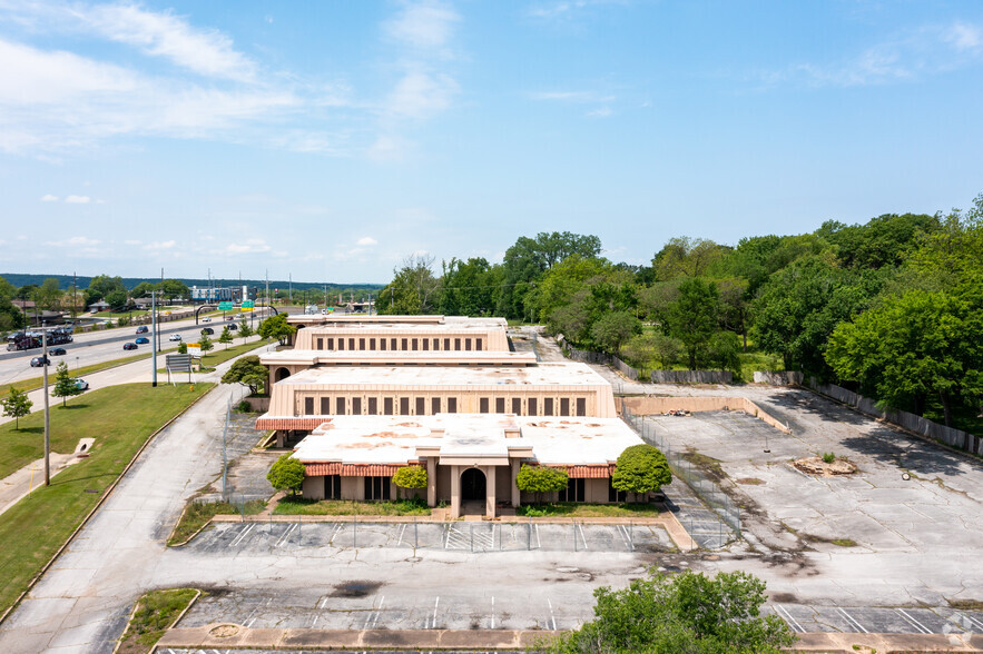 2600 E Skelly Dr, Tulsa, OK for lease - Building Photo - Image 2 of 12