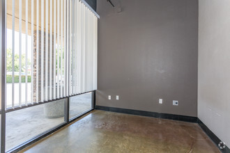 941-1045 Alamo Dr, Vacaville, CA for lease Interior Photo- Image 2 of 8