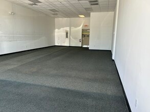 1002 Gardner Hill Dr, Jamestown, NC for lease Interior Photo- Image 1 of 2