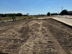 3300 Glenshire dr, Balch Springs TX - Parking Garage