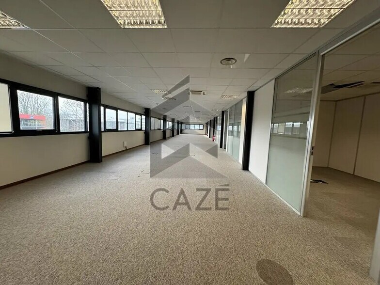 Office in Mérignac for lease - Interior Photo - Image 1 of 4