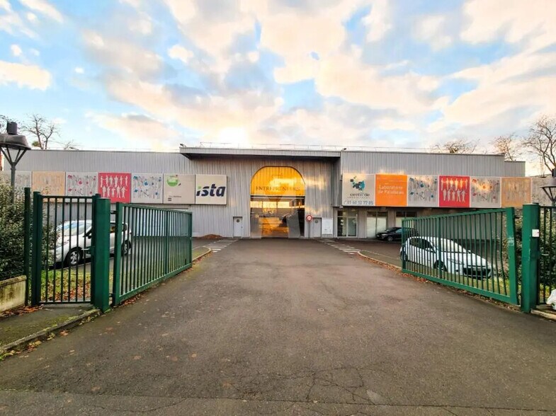 Flex in Palaiseau for lease - Building Photo - Image 1 of 8