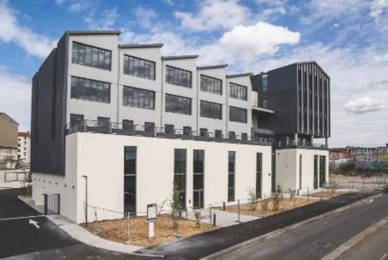 Office in Lyon for lease - Building Photo - Image 3 of 9