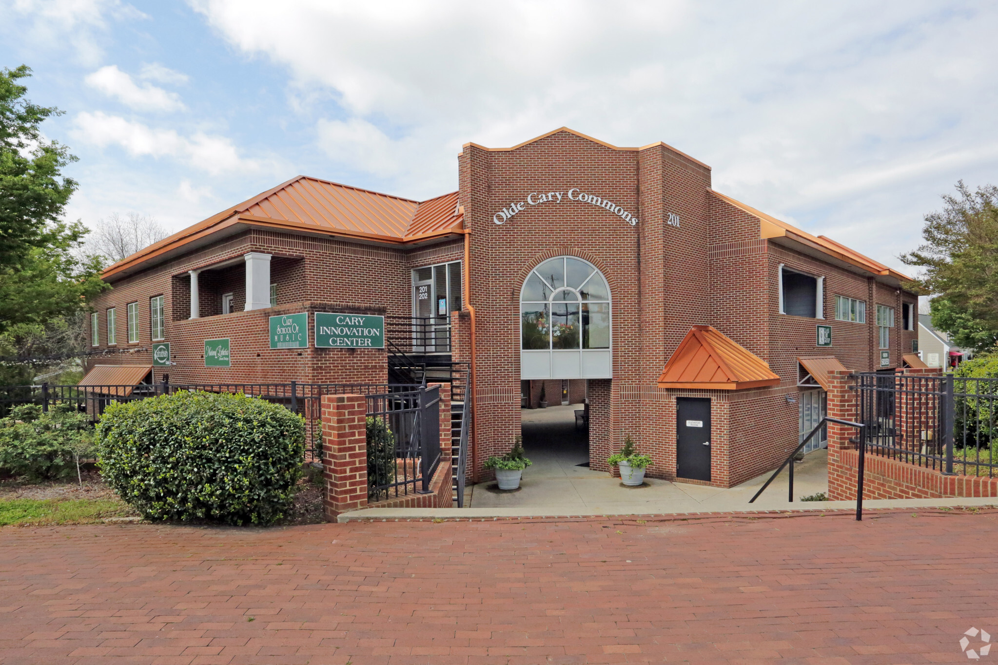 201 W Chatham St, Cary, NC for lease Primary Photo- Image 1 of 5