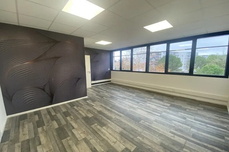Office in Montpellier for lease - Interior Photo - Image 1 of 11