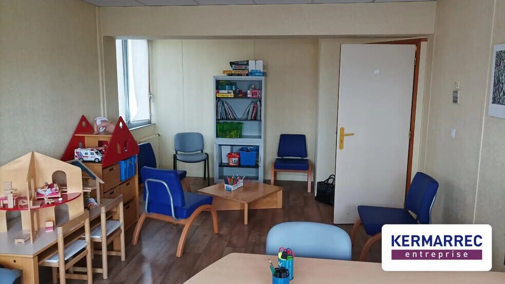 Office in Nantes for lease - Building Photo - Image 3 of 6