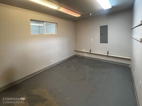 20720 High Desert Ln, Bend, OR for lease Interior Photo- Image 2 of 5