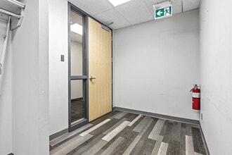 885 Meadowlands Dr, Ottawa, ON for lease Interior Photo- Image 2 of 28