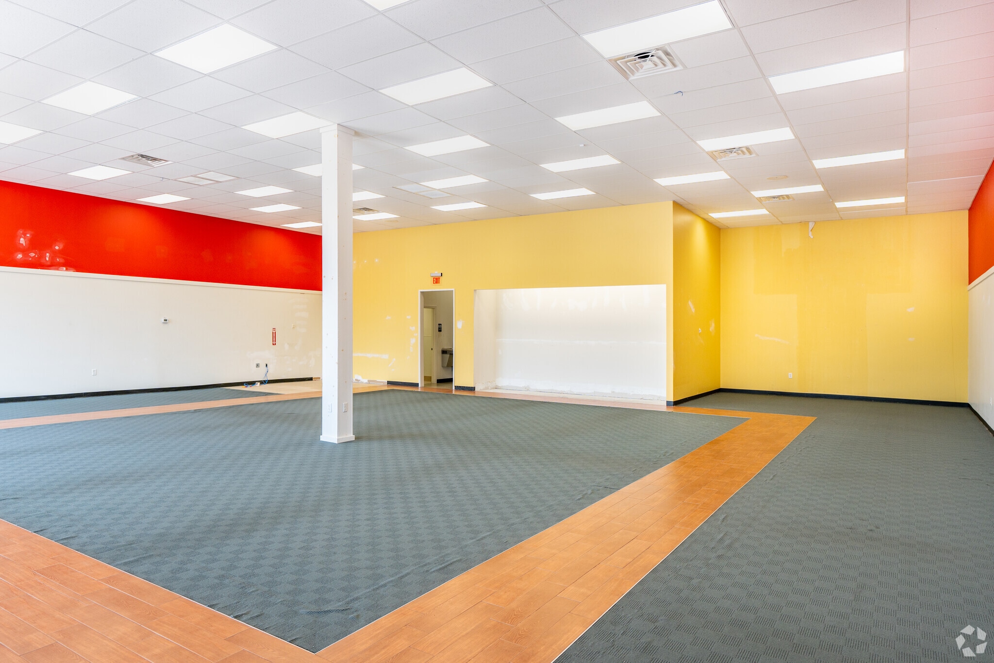 7101 US Highway 19 N, Pinellas Park, FL for lease Interior Photo- Image 1 of 4