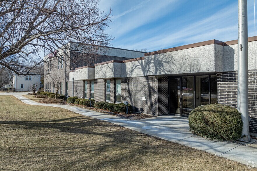 1001 N Sullivan Rd, Aurora, IL for sale - Building Photo - Image 1 of 5