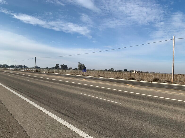 Academy Ave, Parlier, CA 93648