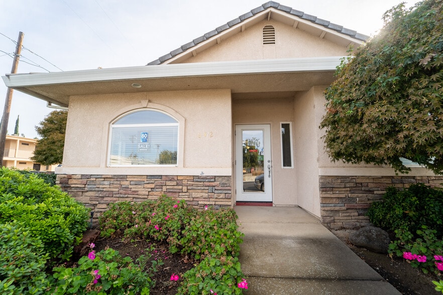 642 Bridge St, Yuba City, CA for sale - Building Photo - Image 1 of 21