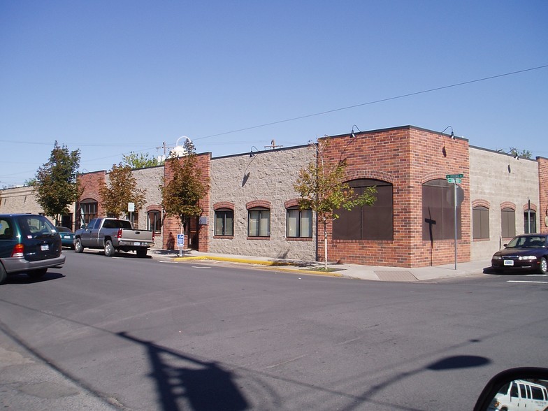 210 NW Irving Ave, Bend, OR for lease - Primary Photo - Image 2 of 13