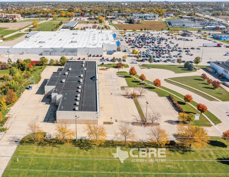 2243 Westgate Dr, Bloomington, IL for lease - Building Photo - Image 3 of 4