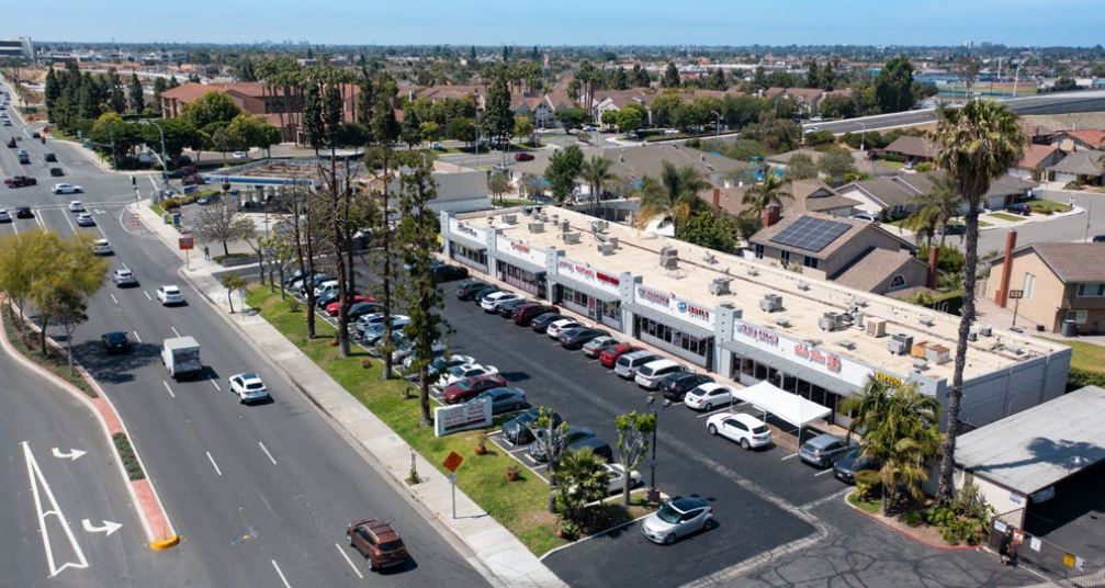 17431 Brookhurst St, Fountain Valley, CA for lease Building Photo- Image 1 of 2