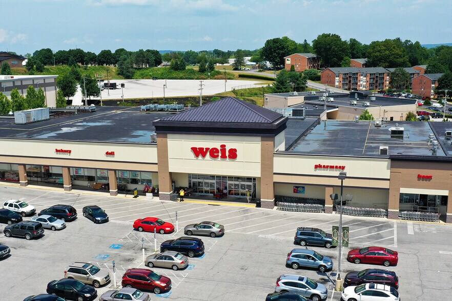 2081 Springwood Rd, York, PA 17403 Queensgate Shopping Center