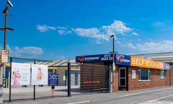 Self Storage - UK Storage Bristol West - Warehouse
