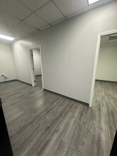 8121 Broadway St, Houston, TX for lease Interior Photo- Image 2 of 5