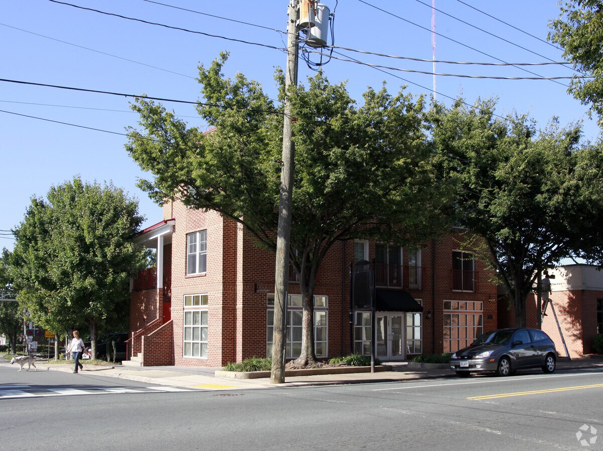 500 W Main St, Charlottesville, VA 22903