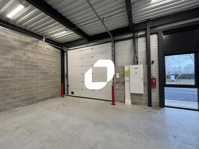 Flex in Bondoufle for lease - Building Photo - Image 2 of 19