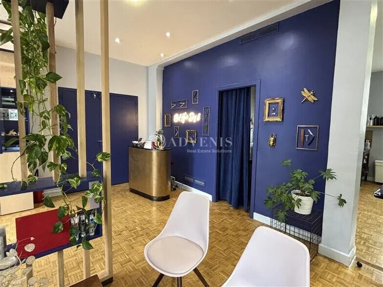 Retail in Orléans for lease - Building Photo - Image 2 of 7