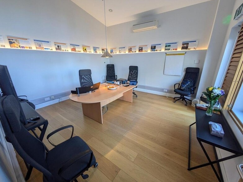 Douglas Dr, Godalming for sale - Building Photo - Image 3 of 8