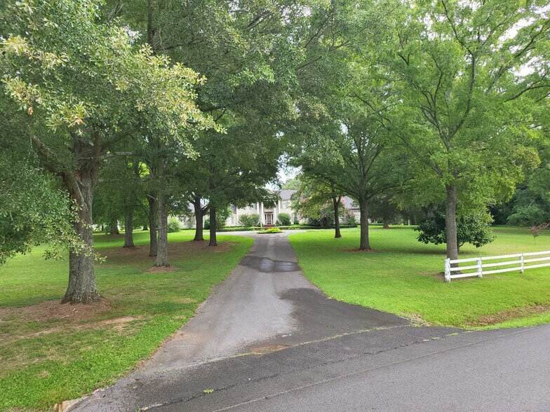 3306 Indian Hills Rd Se, Decatur, AL for sale - Primary Photo - Image 1 of 12