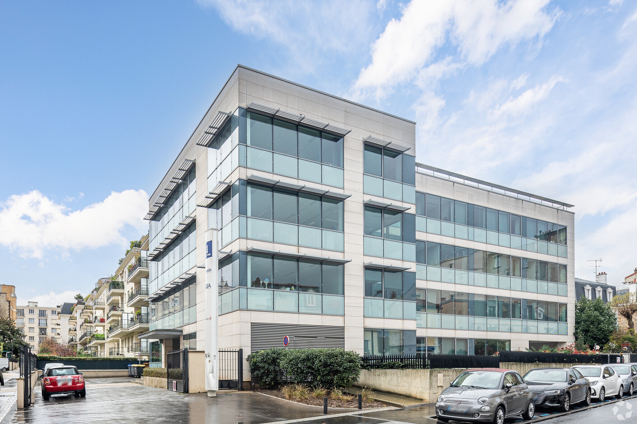 47 Rue Victor Hugo, Bois-Colombes for lease Primary Photo- Image 1 of 6