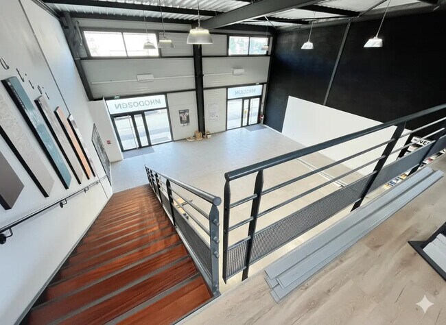 Location Local d'activités 215 m²