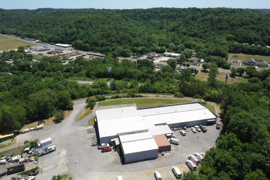 1055 Ridgecrest Dr, Millersville, TN for lease - Aerial - Image 3 of 8