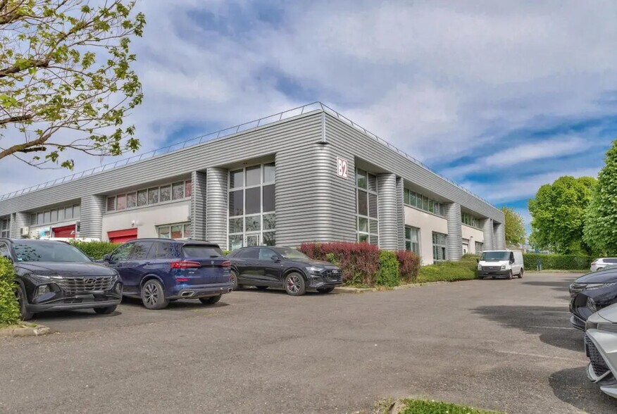 Industrial in Tremblay-en-France for lease - Building Photo - Image 1 of 14