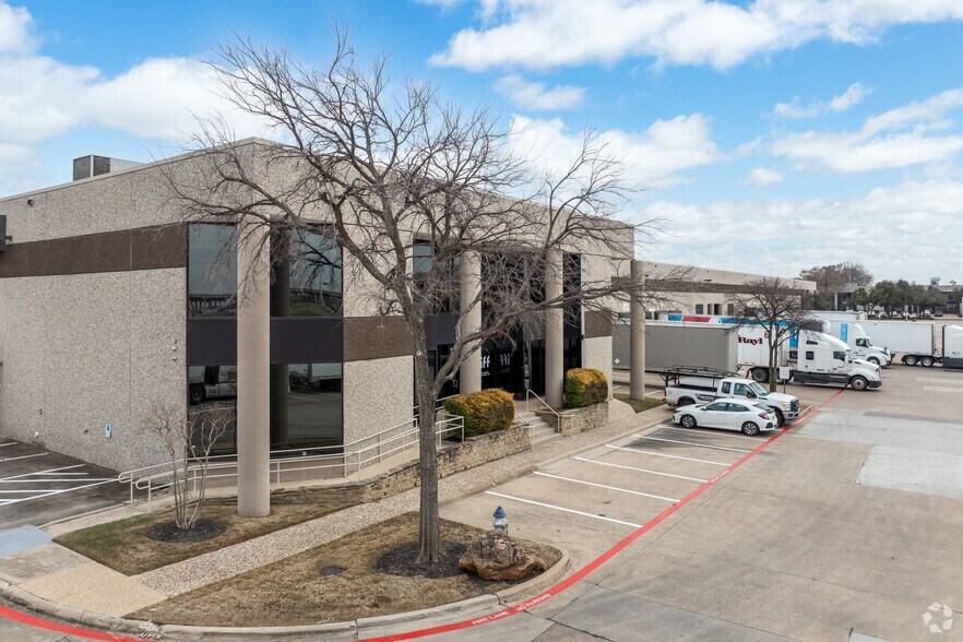 1624 W Crosby Rd, Carrollton, TX for sale - Primary Photo - Image 1 of 1