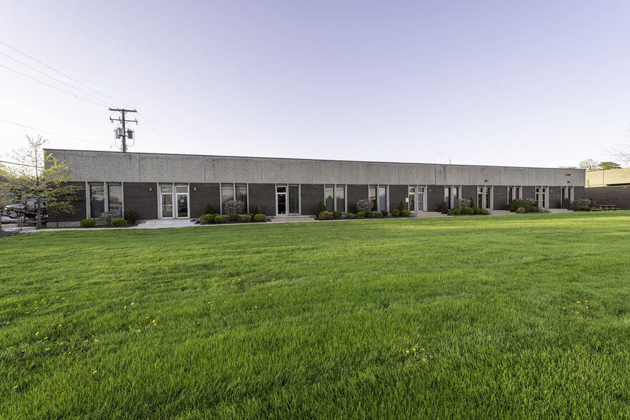 26101 Miles Rd, Warrensville Heights, OH for lease - Building Photo - Image 1 of 3