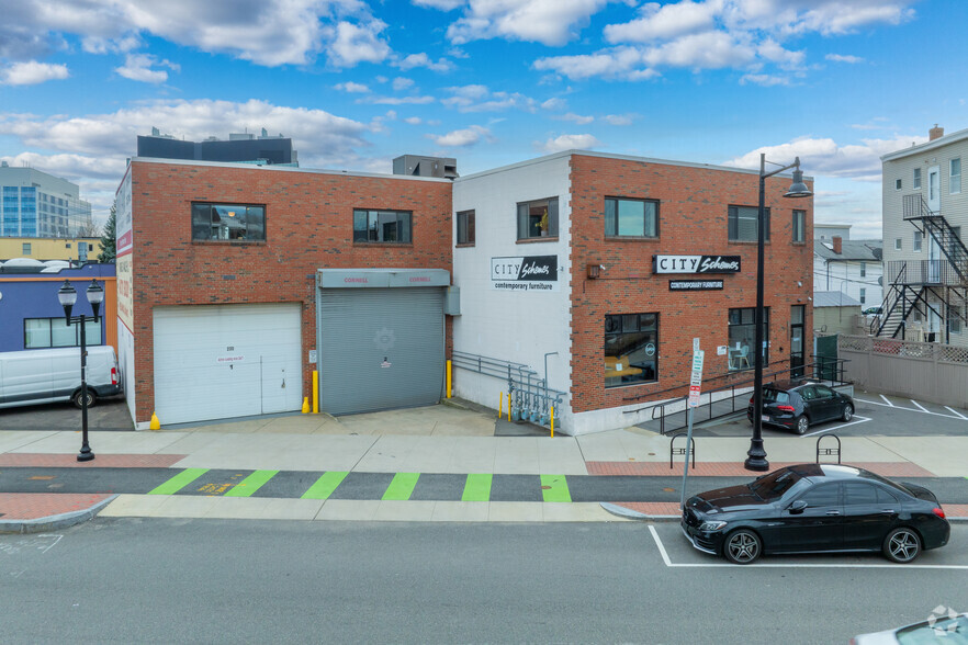 230 Somerville Ave, Somerville, MA for lease - Building Photo - Image 1 of 4