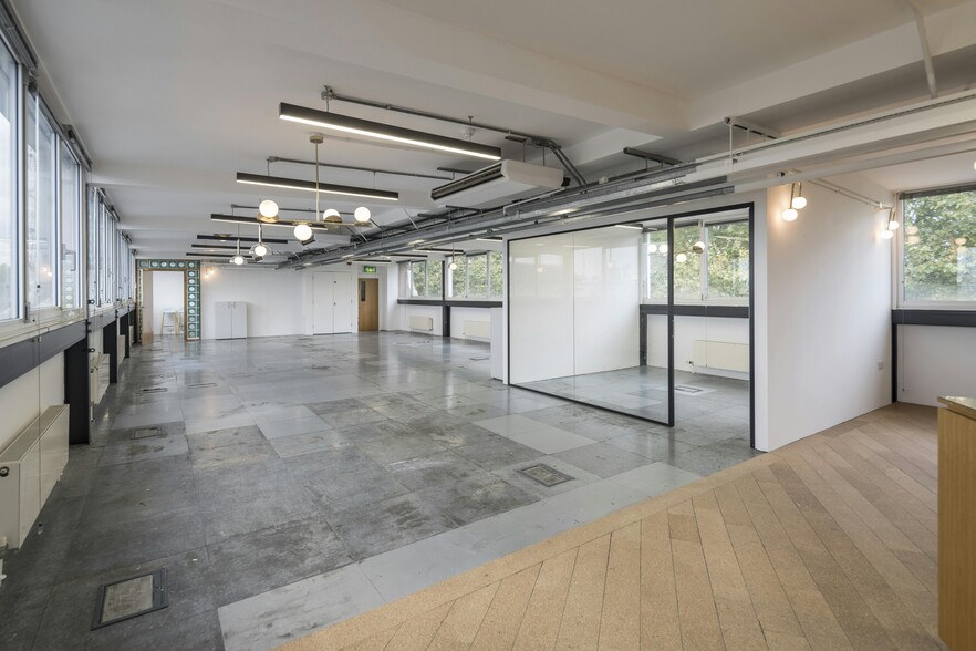 72-82 Rosebery Ave, London for lease - Building Photo - Image 1 of 25