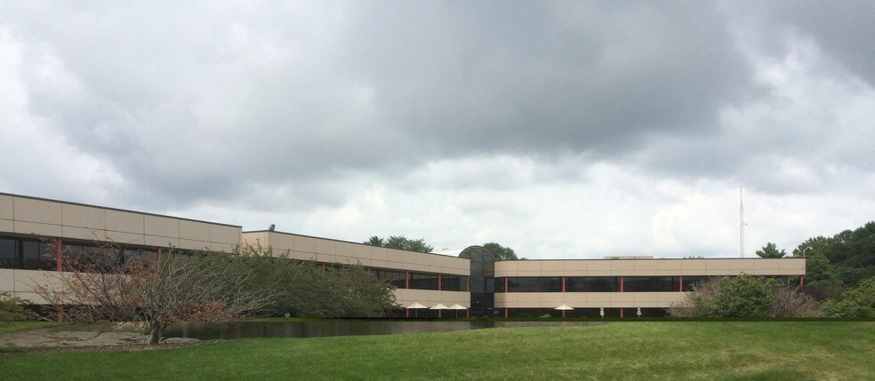 3451 Hammond Ave, Waterloo, IA for sale - Primary Photo - Image 1 of 1