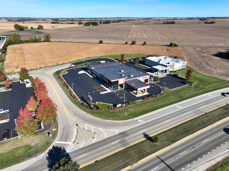 4406 E Lincolnway, Sterling, IL for lease - Building Photo - Image 2 of 7