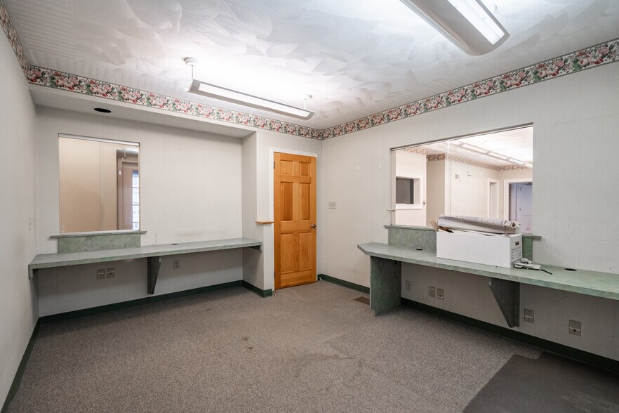 1105 Monroe St, Endicott, NY for lease - Building Photo - Image 2 of 41