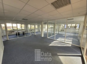 Office in Saint-Thibault-des-Vignes for lease Interior Photo- Image 2 of 10