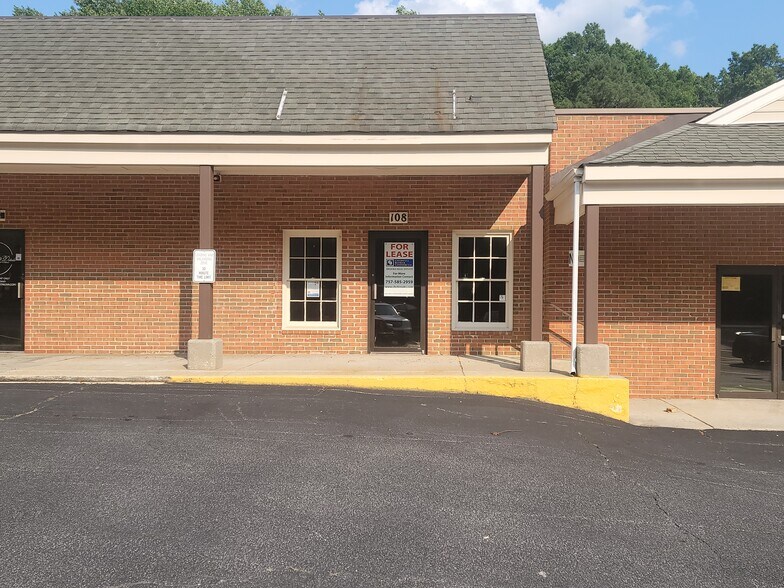 108 W Broaddus Ave, Bowling Green, VA 22427