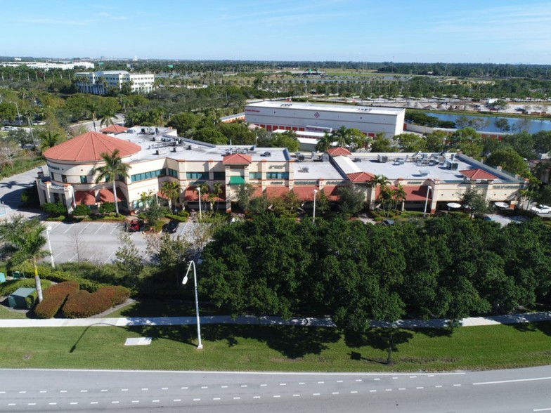 2760-2818 Weston Rd, Weston, FL for lease - Building Photo - Image 1 of 10