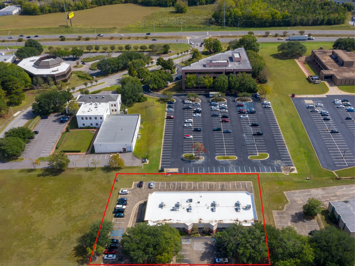 2361 Fairlane Dr, Montgomery, AL 36116