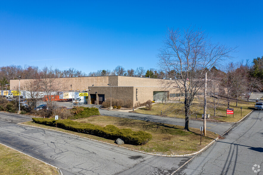 4 Dedrick Pl, West Caldwell, NJ for sale - Primary Photo - Image 1 of 1